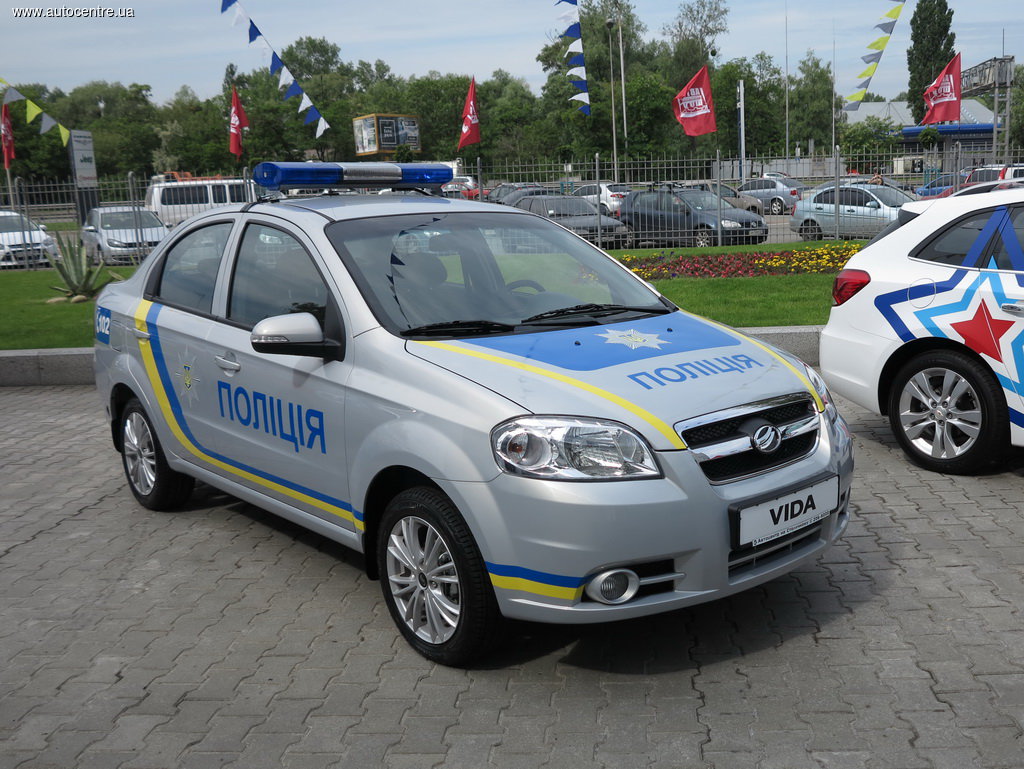 Какие машины на украине. Украинские милицейские машины. Украинский полицейский автомобиль. Украинская полиция авто.