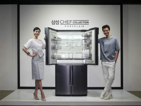 Внутренняя часть холодильника Samsung Chef Collection Porcelain стоимостью $13 270 выполнена с использованием фарфора