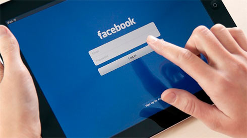 Bloomberg: Facebook работает над устройством для ...