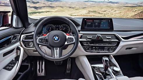  BMW M5: 600 ,     3,4   