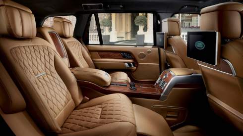 Самый роскошный Range Rover получил электропривод задних дверей