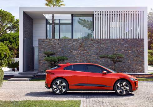 Компания Jaguar представила электрический кроссовер I-Pace