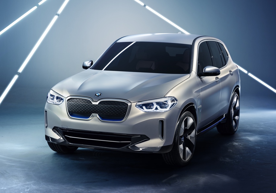 BMW представила в Пекине первый электрический кроссовер