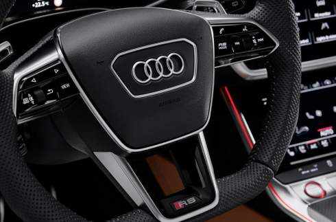 Audi   600- 