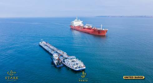 В Украине впервые выполнили дозагрузку танкера подсолнечным маслом в море
