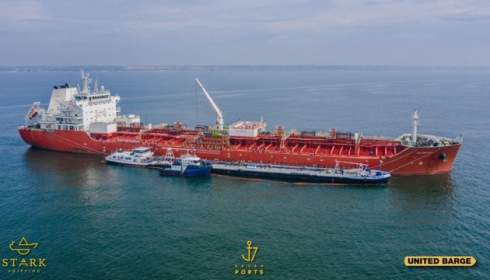 В Украине впервые выполнили дозагрузку танкера подсолнечным маслом в море