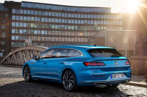 Обновленный Volkswagen Arteon: два типа кузова, R-версия и инновации в салоне