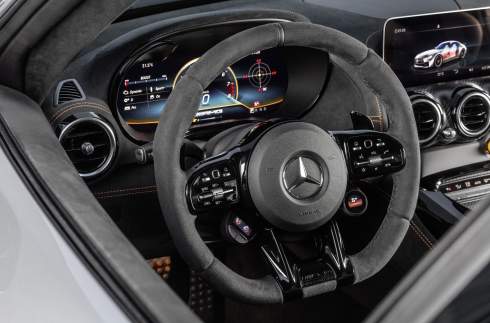 Mercedes-AMG GT Black Series:   V8   