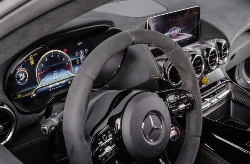 Mercedes-AMG GT Black Series:   V8   
