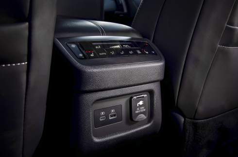  ,   V6: Nissan   Pathfinder
