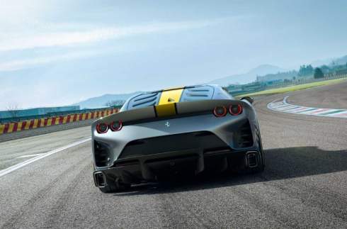 Ferrari рассекретила два суперкара с мощнейшим V12