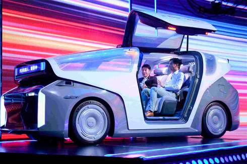 Китайский интернет-гигант Baidu представил свой первый автомобиль. У него нет руля