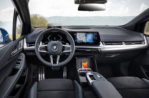 Компактвэн BMW 2-Series Active Tourer сменил поколение и обзавелся огромными «ноздрями»