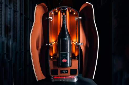 Bugatti выпустила штучное шампанское с охлаждаемым футляром