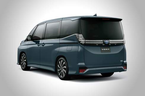 Toyota представила минивэны Noah и Voxy нового поколения