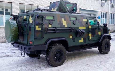 Новый бронеавтомобиль «Козак-7» впервые показали руководству Вооруженных сил Украины