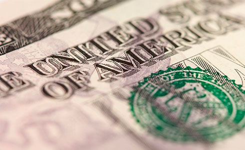 Курс долара до основних світових валют знижується після стрибка на 1,5%