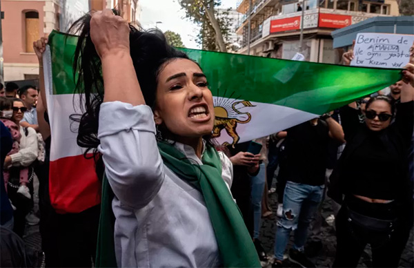 «Хіджаб, що палає». Чому в Ірані почалися протести і чим вони завершаться