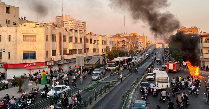 Протести в Ірані: суспільство вимагає змін