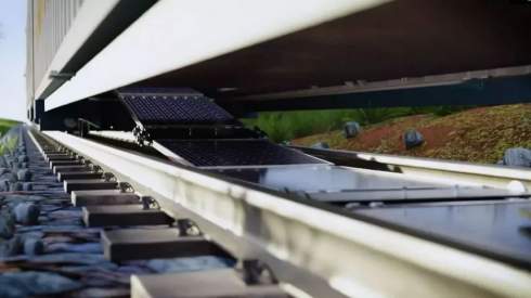 У Швейцарії почали встановлювати сонячні панелі на залізничних коліях