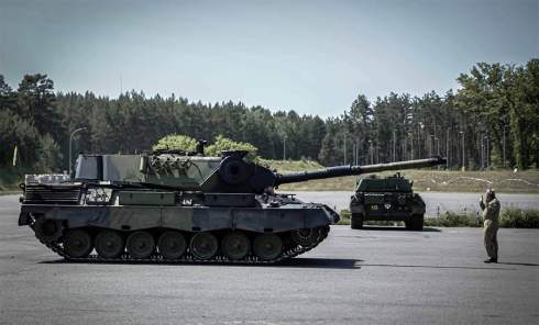 ͳ    10  Leopard 1