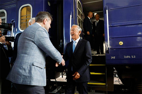 Президент Португалії вперше приїхав до України і вже відвідав Бучу