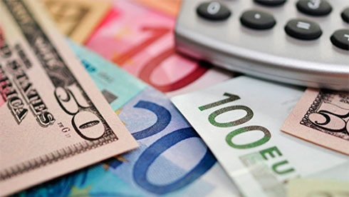 НБУ знімає всі обмеження для банків і фінкомпаній на продаж готівкової валюти населенню