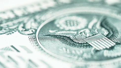 Долар падає напередодні даних щодо інфляції в США