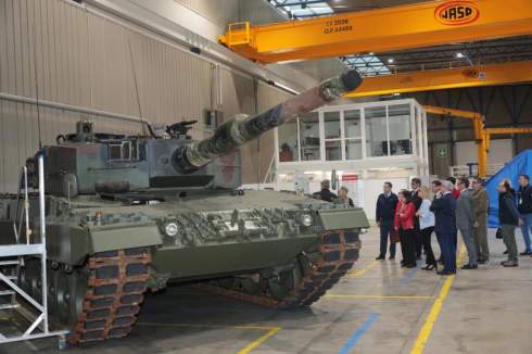     10 Leopard 2A4,     