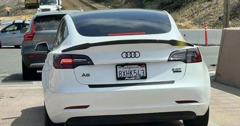 Tesla стає токсичною: власники маскують авто під Honda, Audi та Mazda