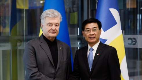 Порошенко обговорив з послом Китаю питання російської агресії і стратегії відновлення справедливого миру