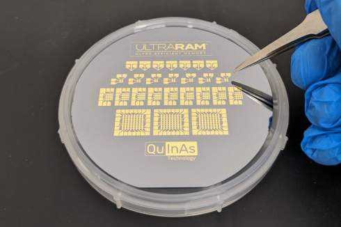  &apos; UltraRAM    :   DRAM     