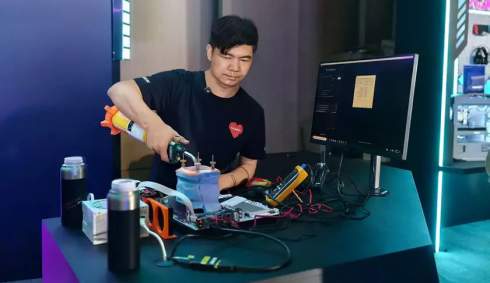 AMD Ryzen 9800X3D      7,3 