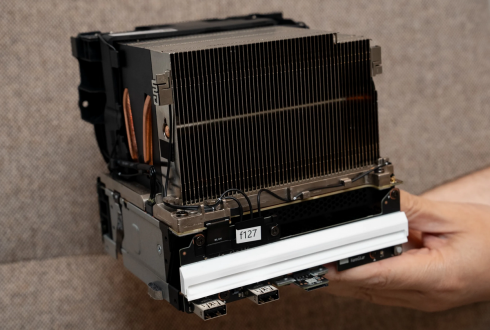 Steam Machine: Valve   ,  Xbox  PlayStation